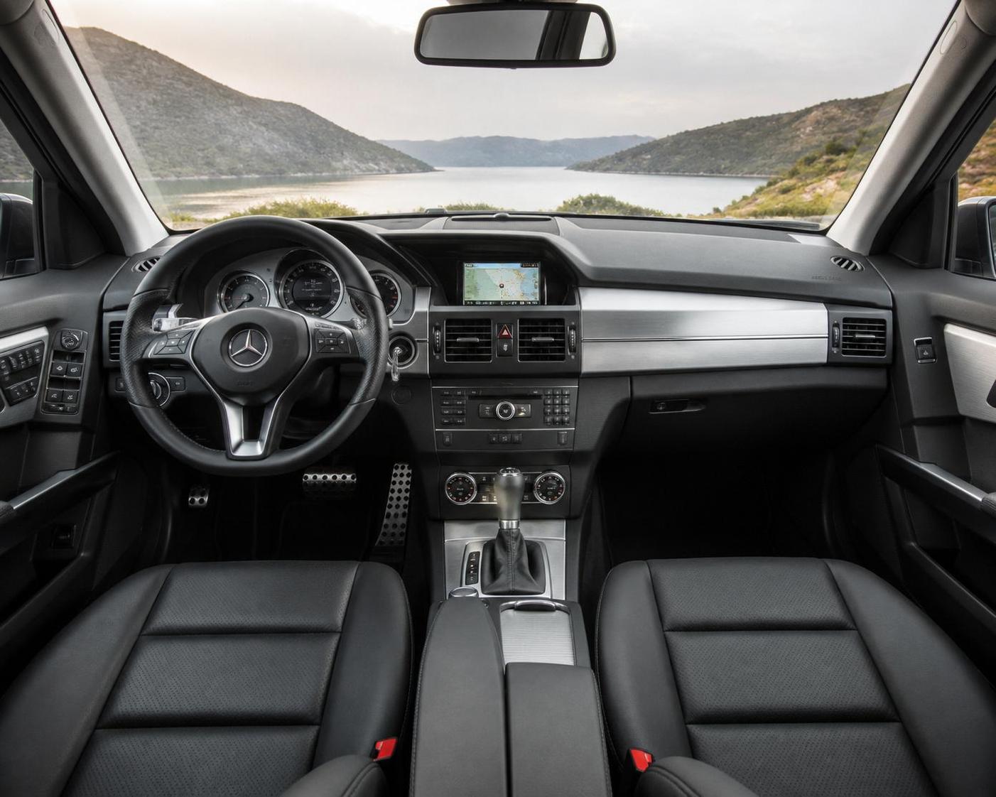 découvrez tout ce qu'il faut savoir sur le suv mercedes glk : ses caractéristiques techniques, ses atouts majeurs et pourquoi il séduit les amateurs de véhicules de luxe et performants.
